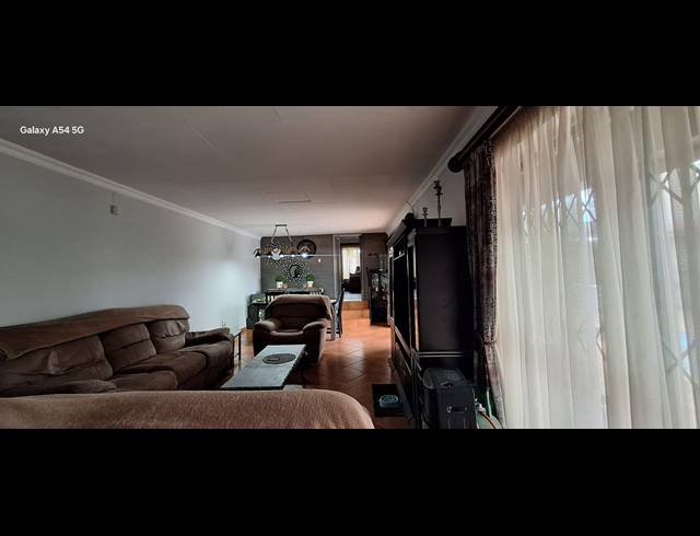 4 BEDROOM HOUSE FOR SALE IN BERGSIG